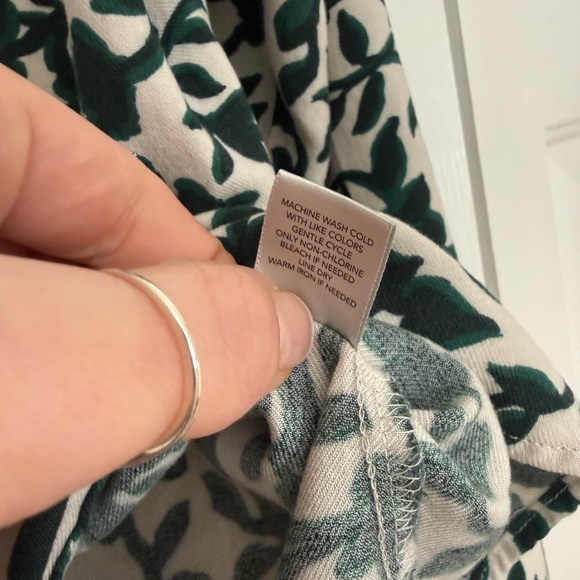 Christopher & Banks Women’s Long Sleeve Button Down Ivy Print Shirt Size Large - Picture 4 of 7